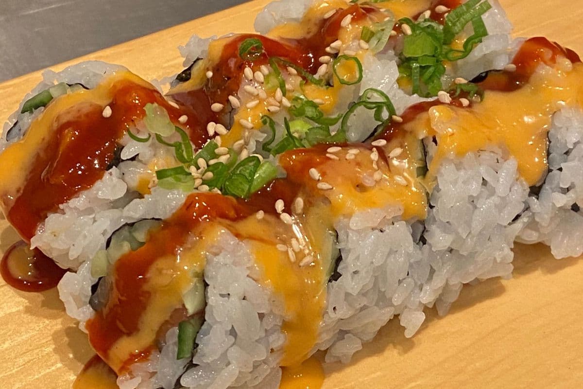 Spicy Salmon Roll with Green Onions