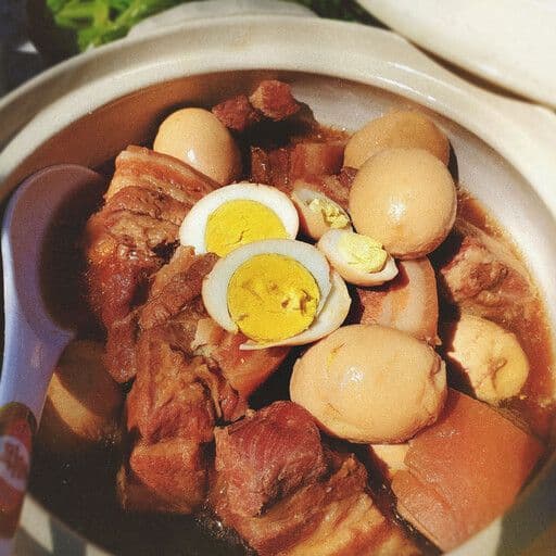 Caramelized Pork Belly (Thit Kho Tau) / Poitrine de porc caramélisée (Thit Kho Tau)