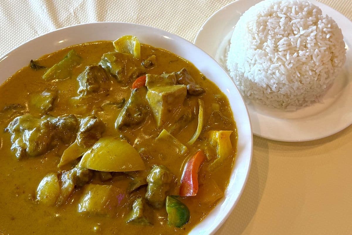 Curry Beef Brisket on Rice 咖哩牛腩飯