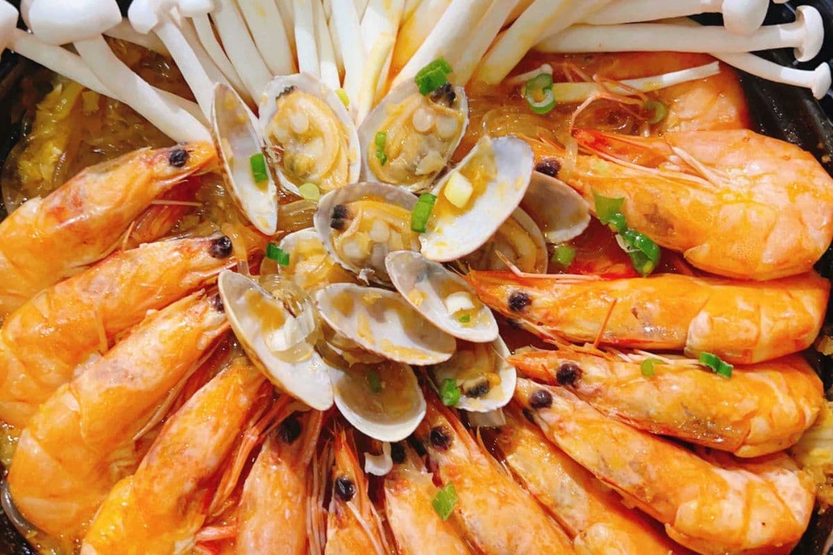 seafood in golden sour pot 海鲜金汤锅