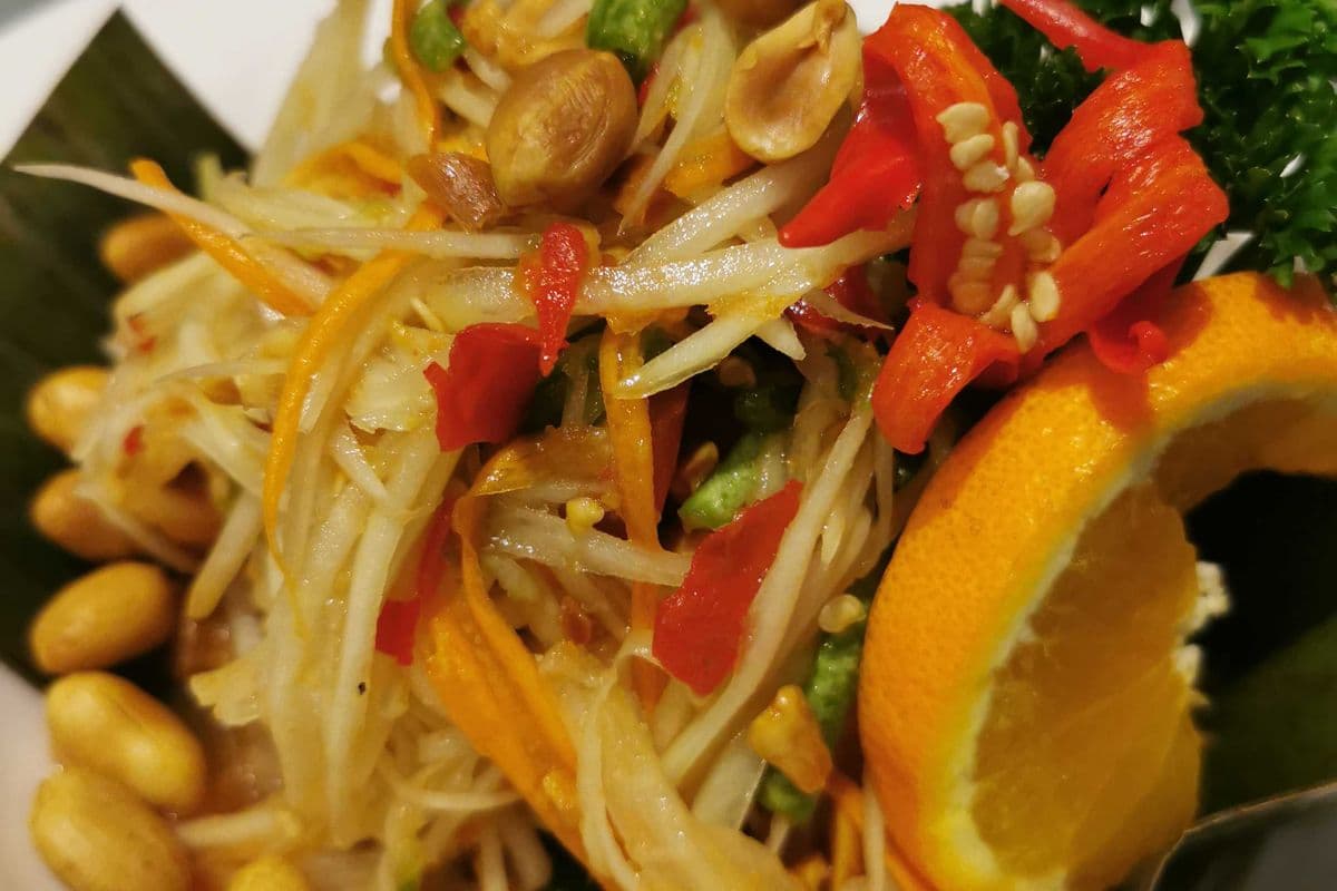 S1. Som Tum Thai ส้มตำไทย