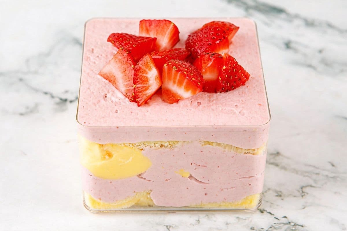Strawberry Pudding Mini Cake