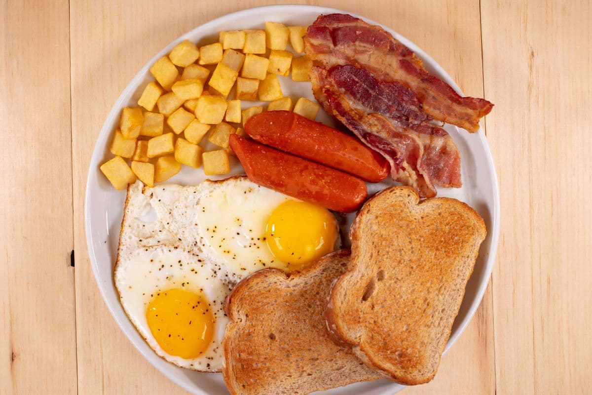 Traditional full English Breakfast with Lage Coffee