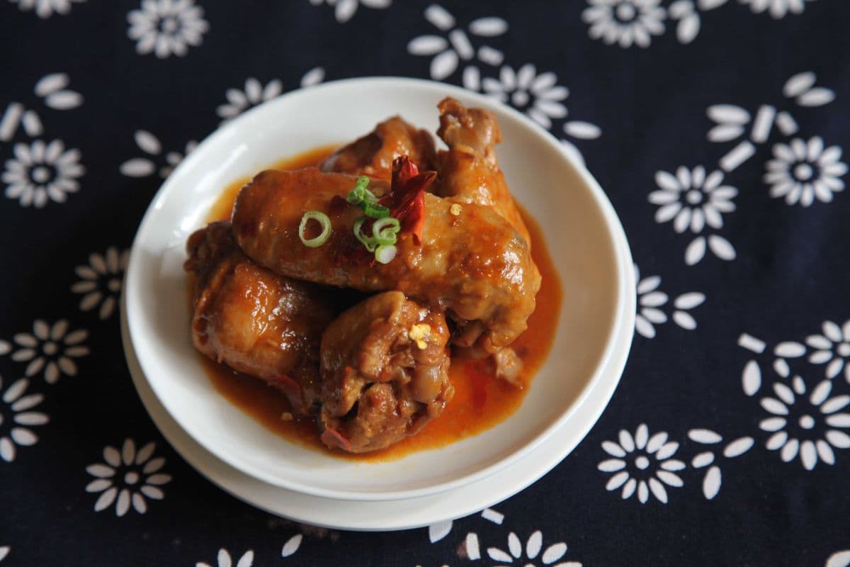 R3. Spicy Braised Chicken Wings ( L )