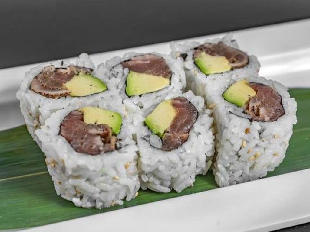 Pepper Tuna Avocado Roll