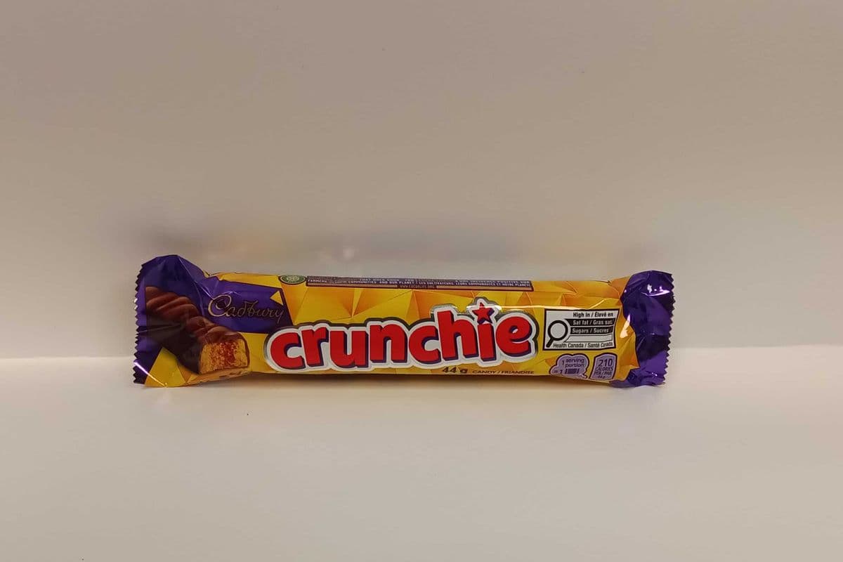 Cadbury Crunchie Chocolate Bar 44g
