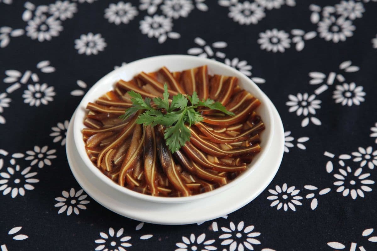Y6. Marinated Pork Ear ( L )