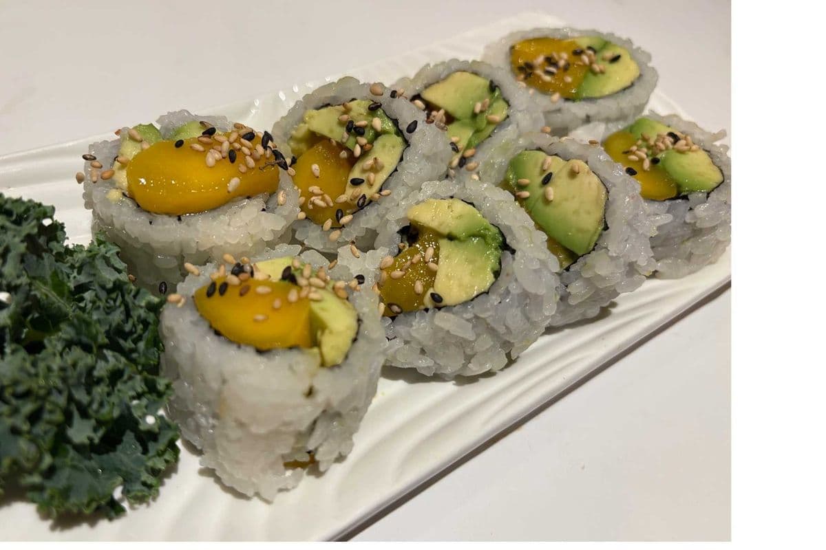 Mango Avocado Roll ( 8 cuts)
