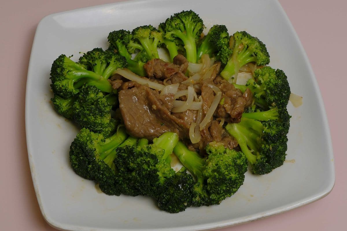M23 - Stir Fry Sliced Beef with Broccoli 百加利炒牛肉