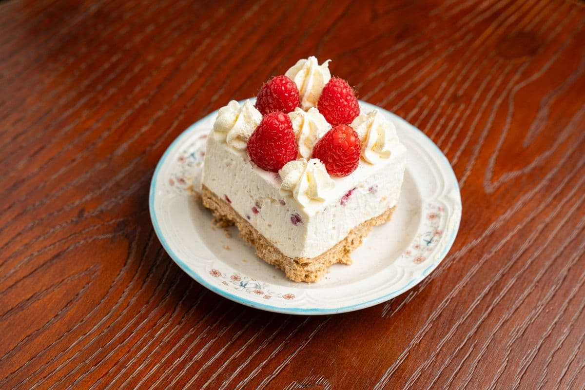 Lemon raspberry cheesecake