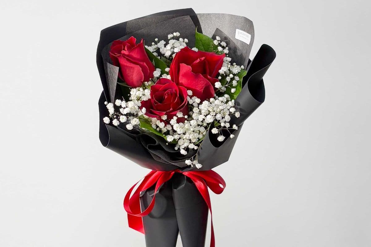 Romantic Fresh Rose Bouquet (3 Roses)
