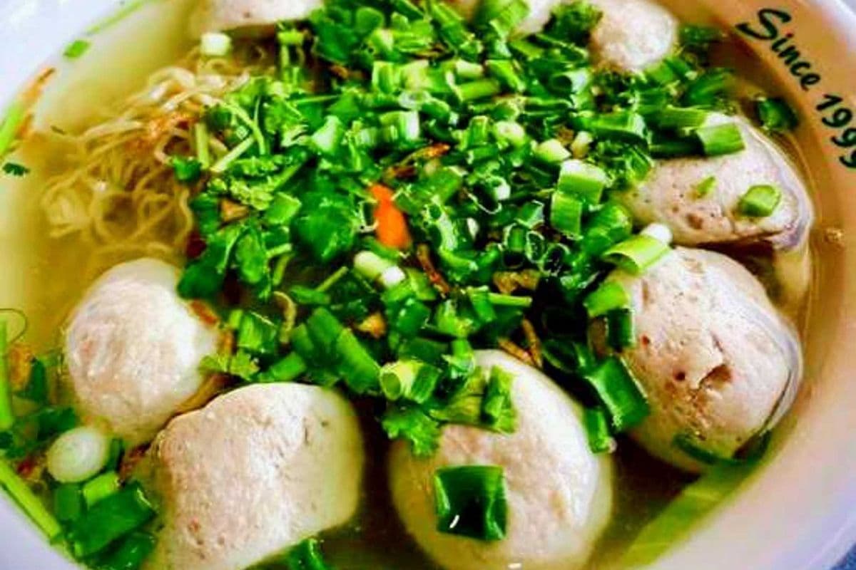32. Egg Noodles with Beef Balls in Soup