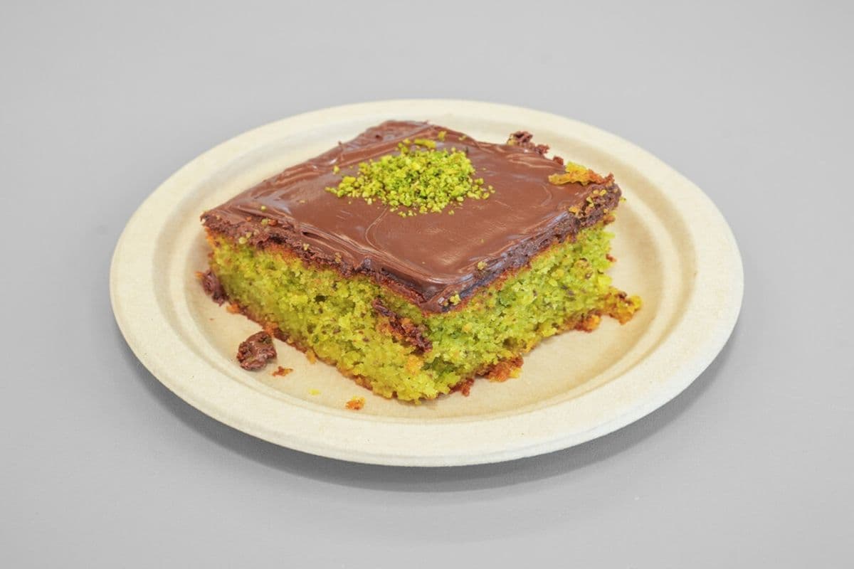 Pistachio Basbousa