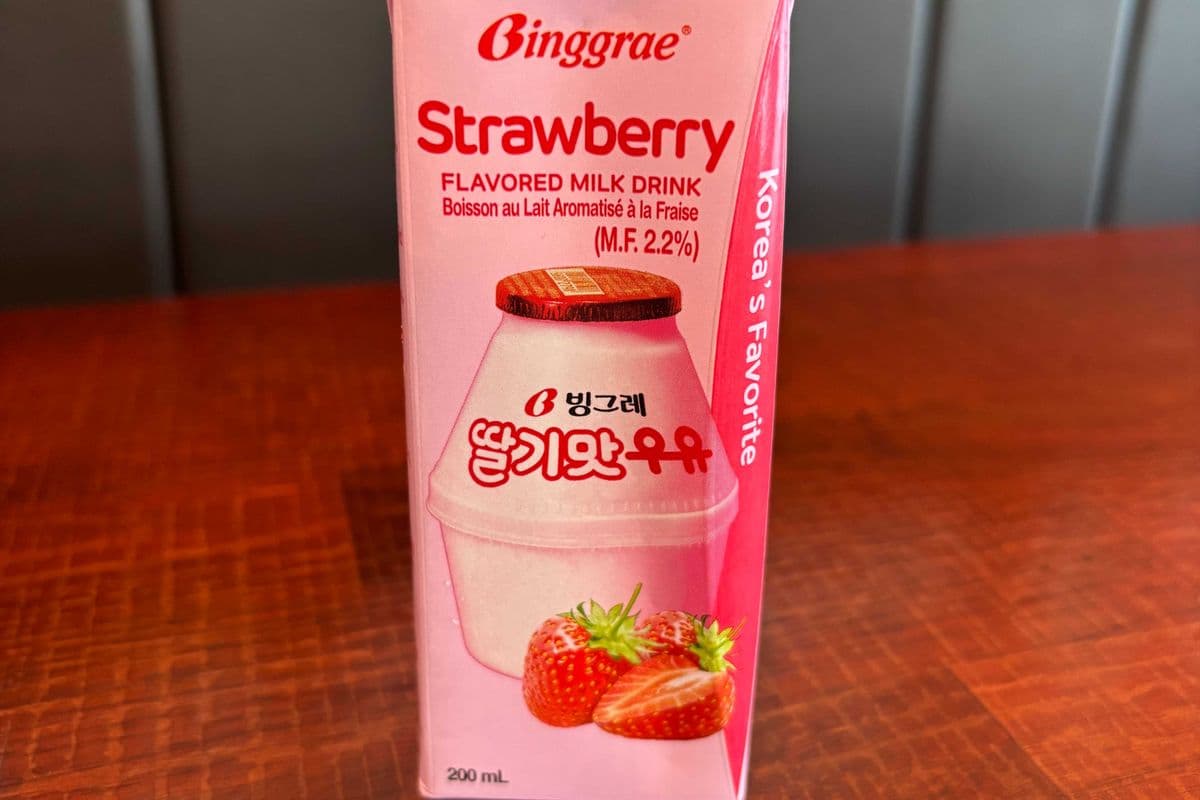 Korean Strawberry flavored Milk (200ml)