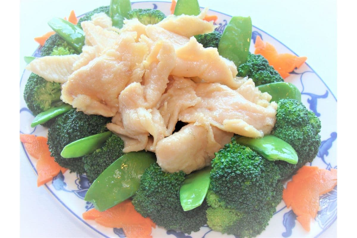 54. Sliced Chicken with Snow Peas and Broccoli 雪西鸡片