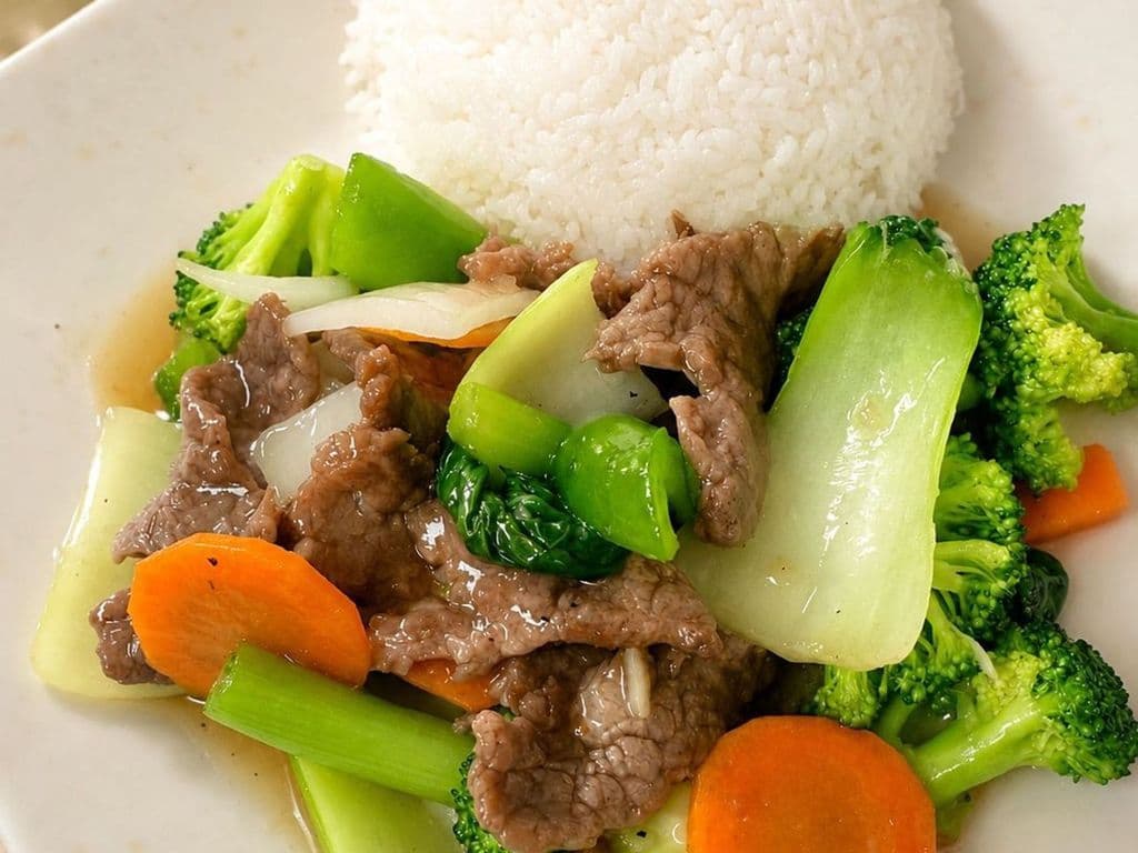 515. Beef and Mixed Vegetable Stir Fry on Rice