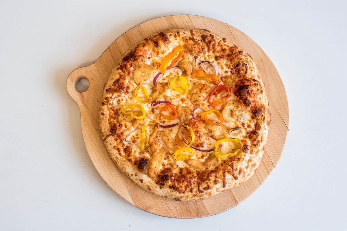 1 Pizza au poulet/ 1 Chicken pizza 12"