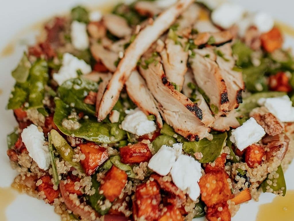 Salade de quinoa & poulet grillé / Quinoa & grilled chicken salad