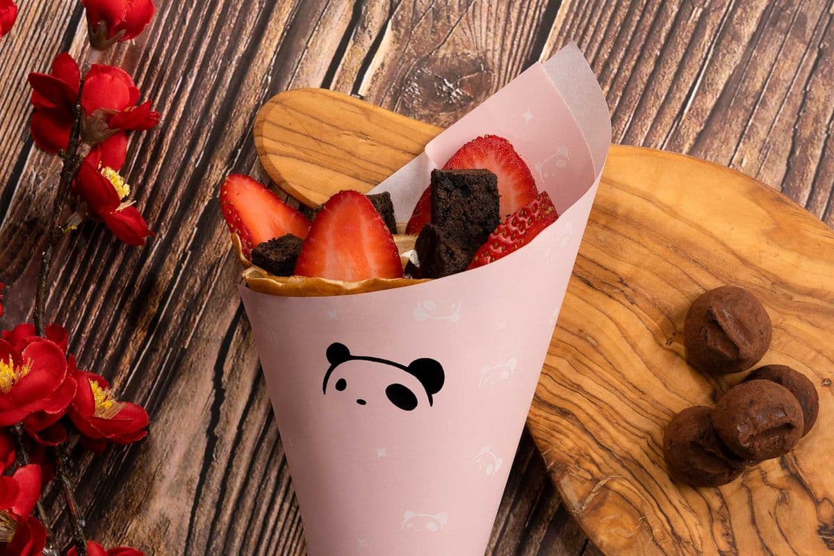 Nutella Strawberry Brownie Crepe 榛果草莓布朗尼