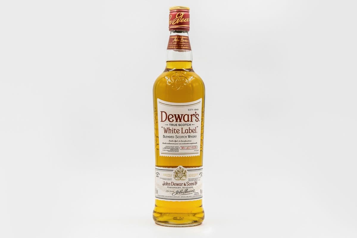 DEWAR'S WHITE LABEL SCOTCH WHISKY 750ML (1 x 750 ML)