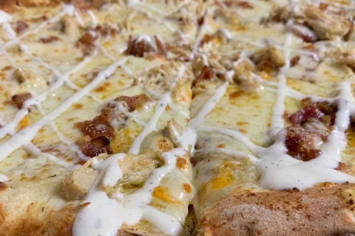 Small 10" Chicken, Bacon, Ranch Pizza