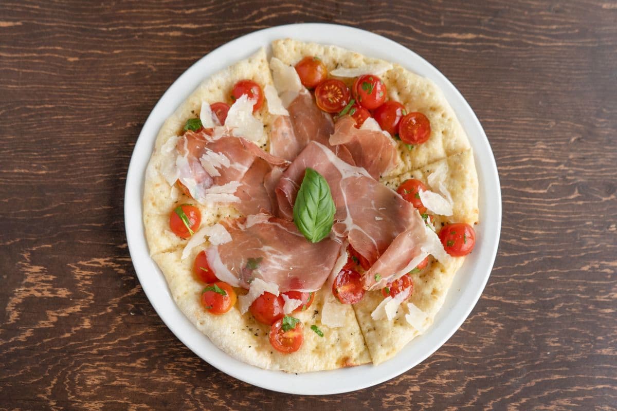Moyenne pizza focaccia pazzesca / Medium Focaccia Pazzesca Pizza