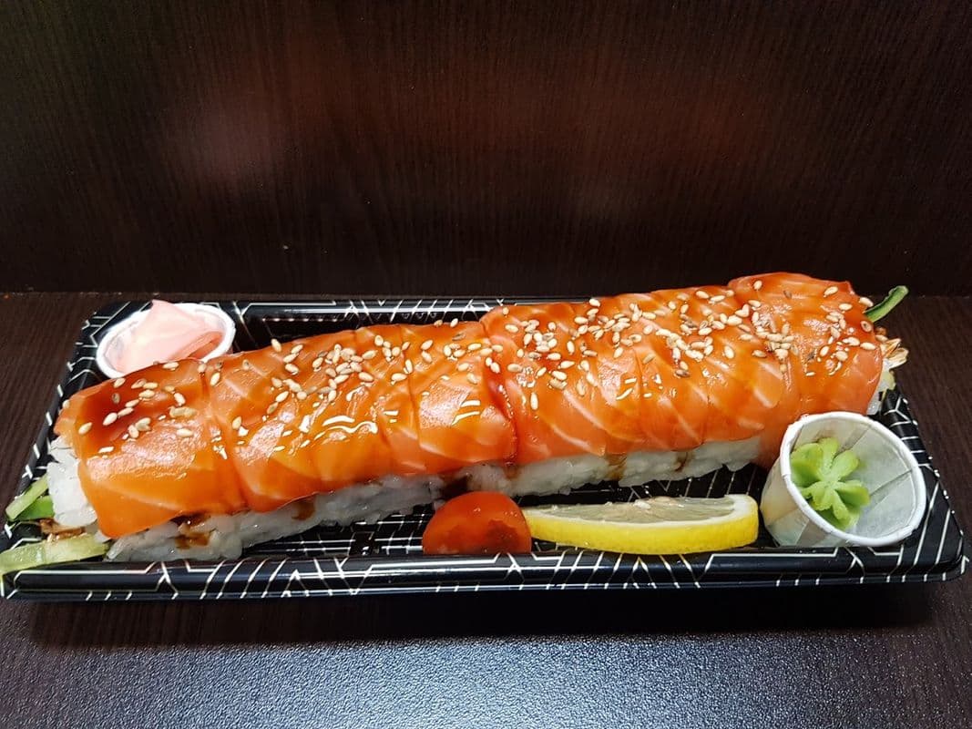 Gold Dragon Roll (4 pcs)