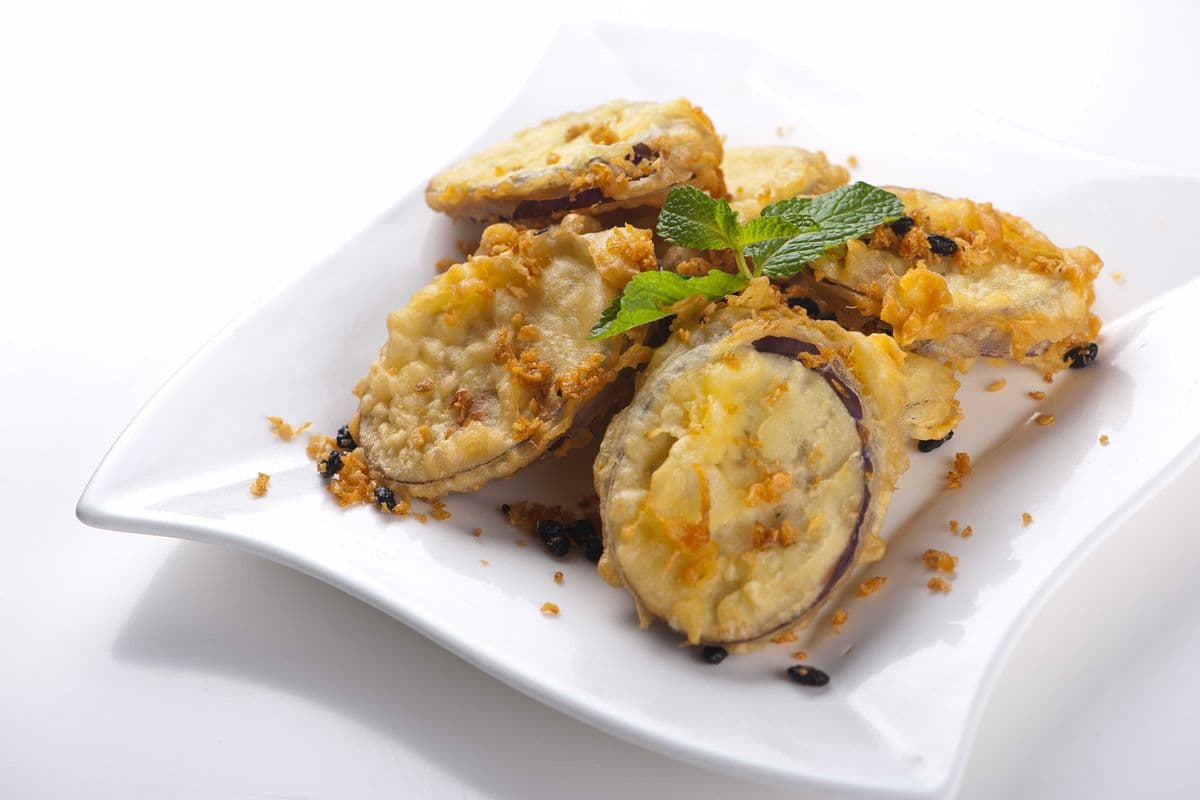 A2.炸茄盒 Crispy Fried Eggplant Sandwich (Eggplants filled with Ground Meat) (必点)