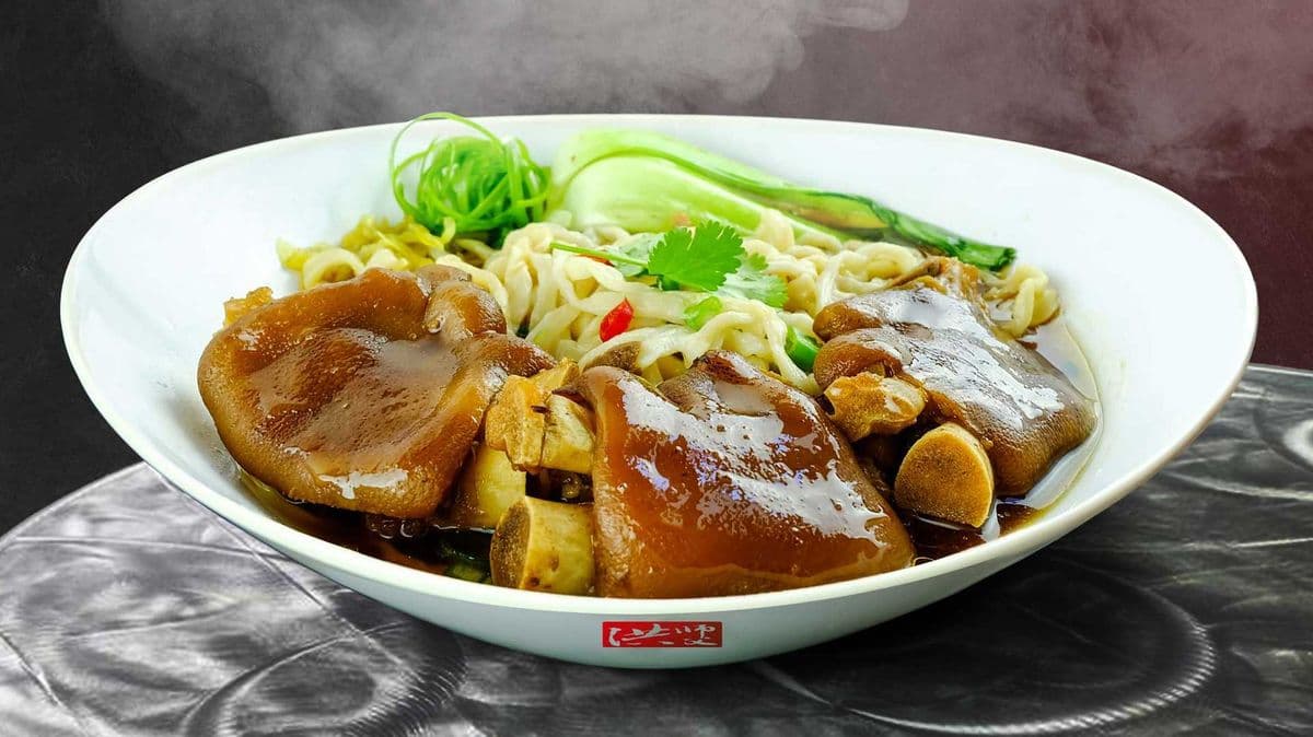 A17. Pork Hock with Noodle in Soup