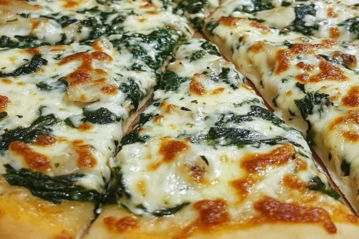 16. 10" Small Garlic Spinach Chicken Pizza