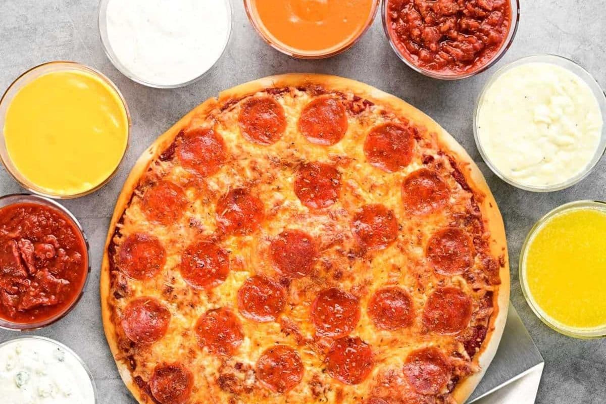 1 MEDIUM PEPPERONI AND CHEESE + DIP