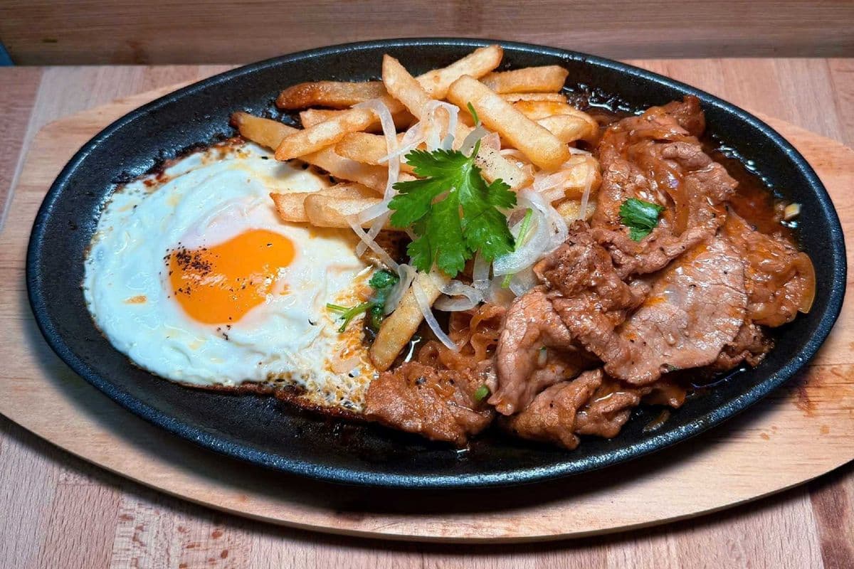 K1. Vietnamese Sizzling Steak and Eggs (Bò Né)