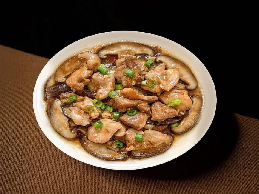 Steamed chicken with mushroom / 香菇蒸滑鸡