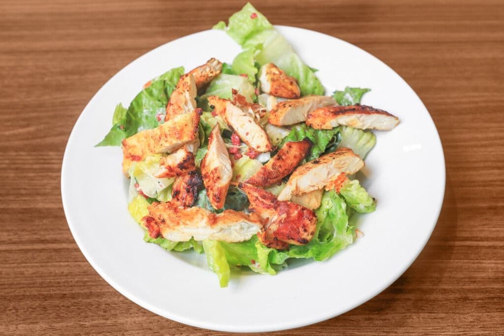 Salade César au poulet grillé