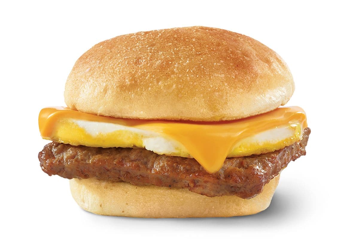 Sandwich classique avec saucisse, œuf et fromage / Classic Sausage, Egg, and Cheese Sandwich (Cals: 500)