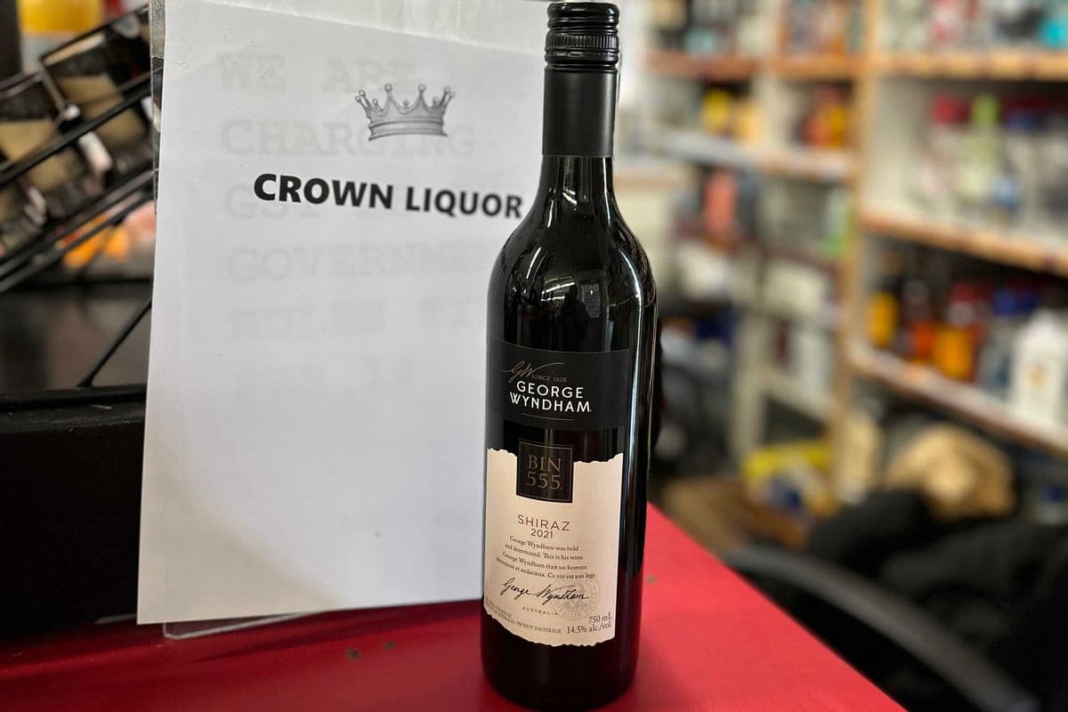 Bin 555 Shiraz (1 x 750 ml)