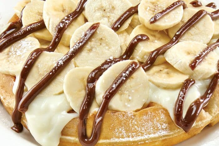 Waffle with bananas (980 - 990 Cals.)