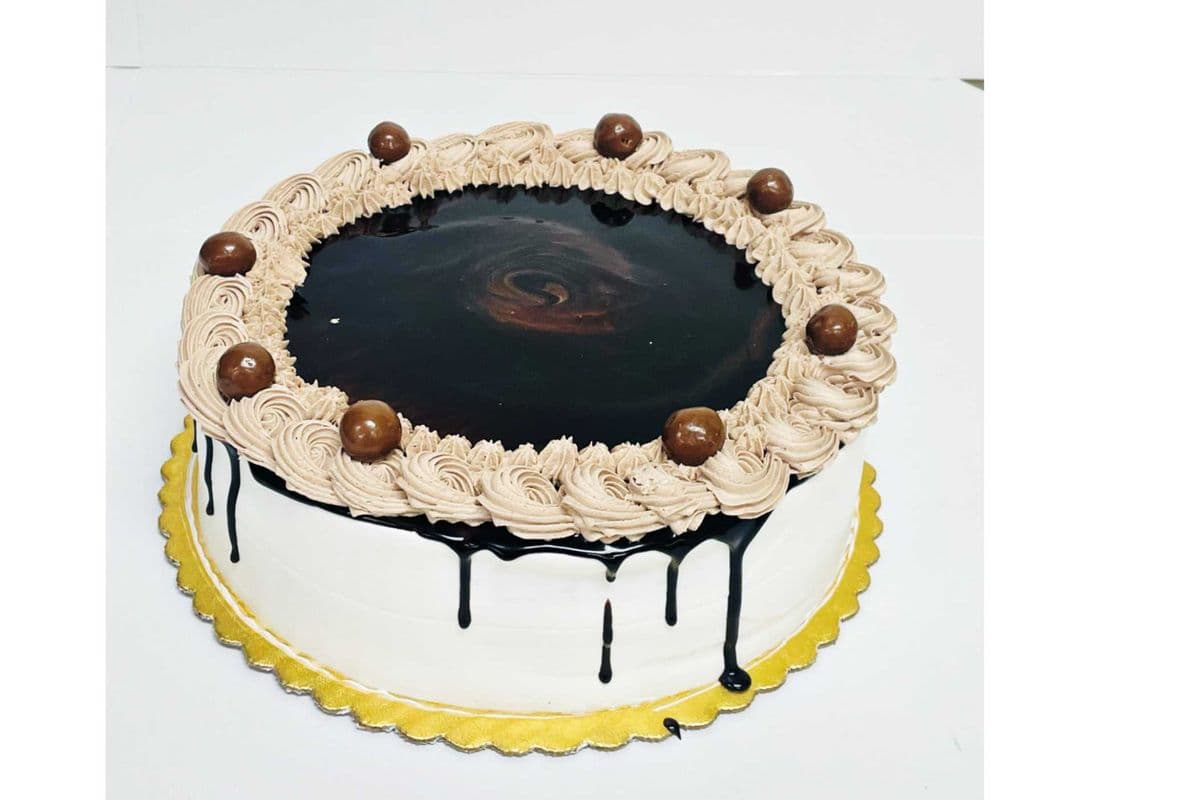 Chocolate Cake (9")
