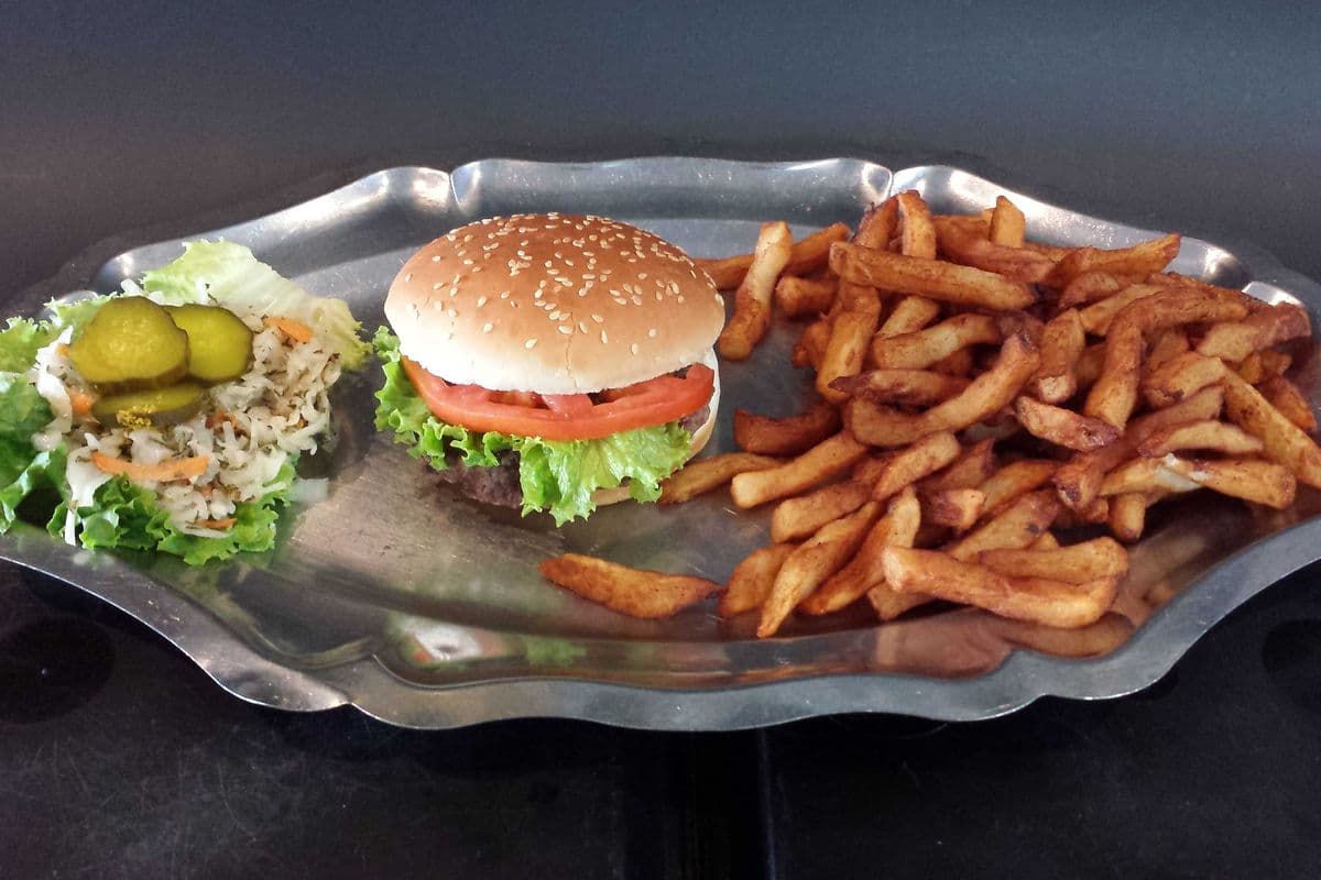 Assiette burger (1/4 lb) / Burger Plate (1/4 lb)