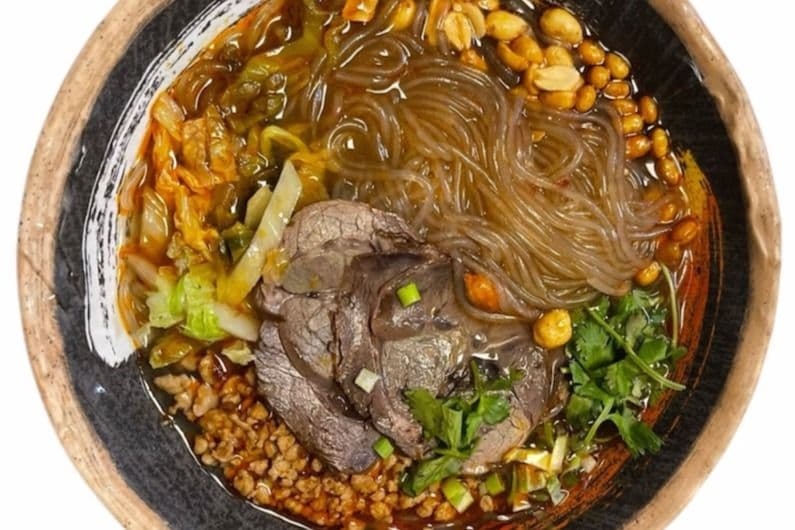 Sour and Spicy Noodle with Beef (牛肉酸辣粉)