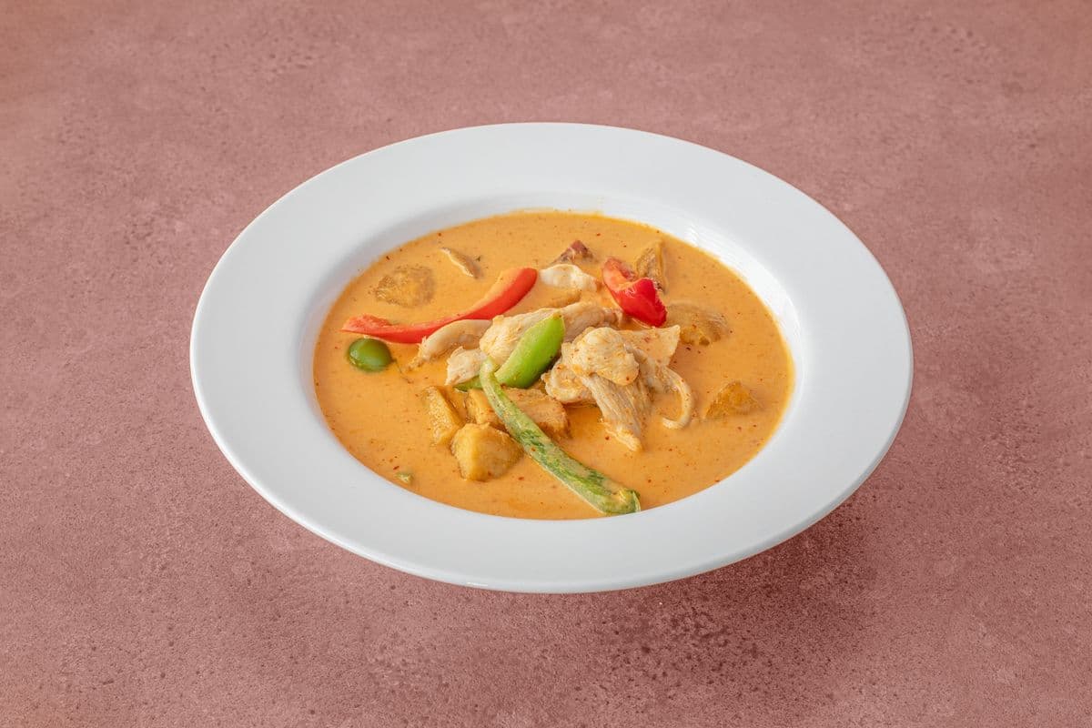 C4 b. Panang Curry with Tiger Prawns (28 oz)
