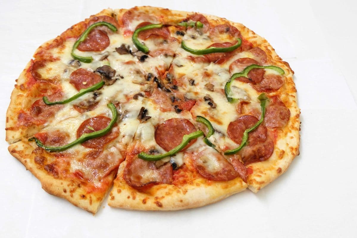 18" Pizza Toute Garnie / 18" All Dressed Pizza