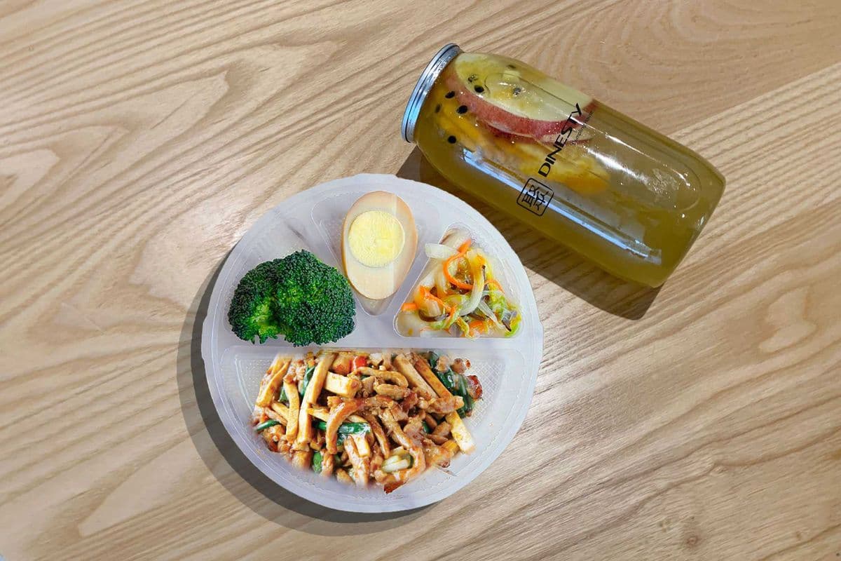Stir Fried Shredded Pork & Bean Curd with Chili Pepper Bento Box 干絲肉絲便當