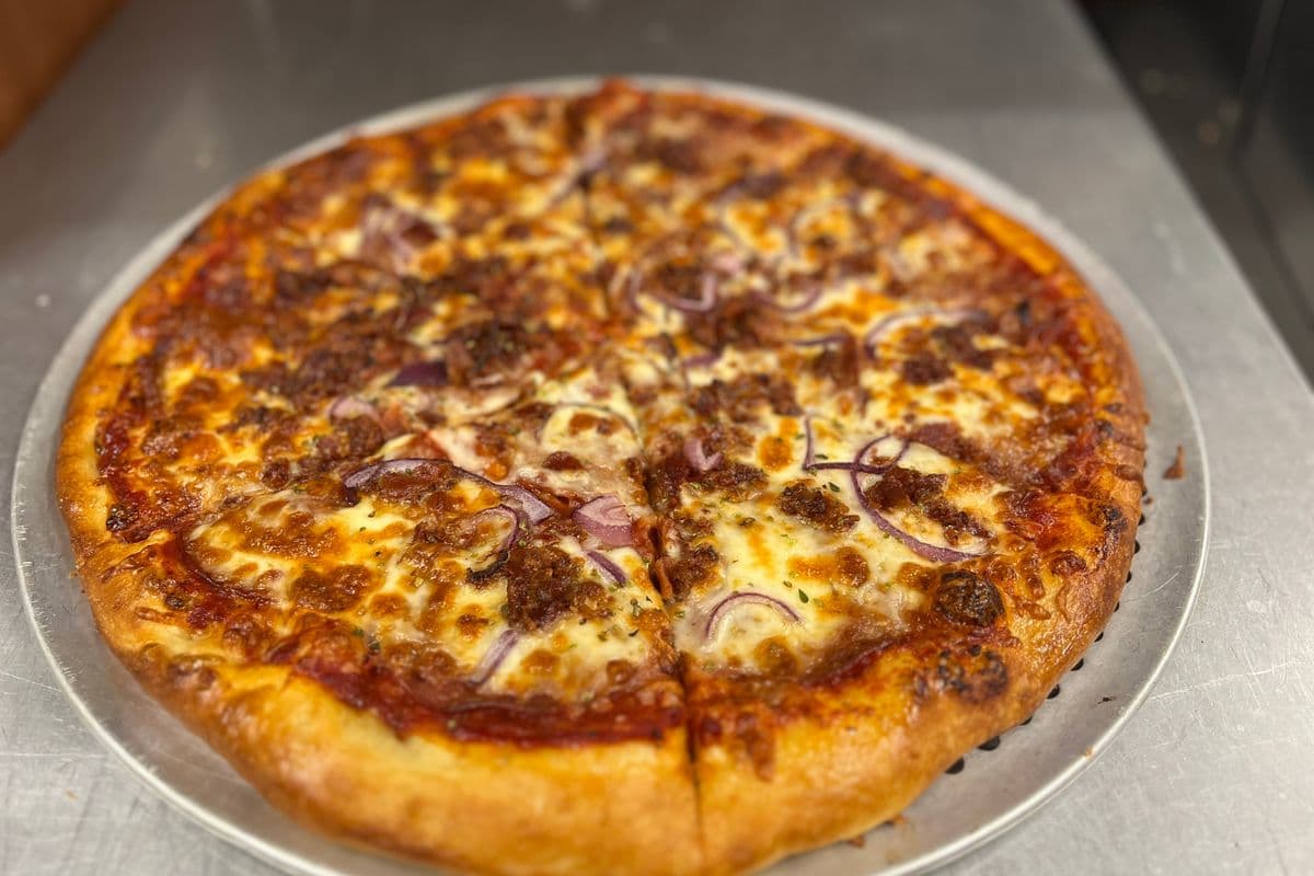 Pizza pepperoni et bacon / Pepperoni and Bacon Pizza (15 pouces)