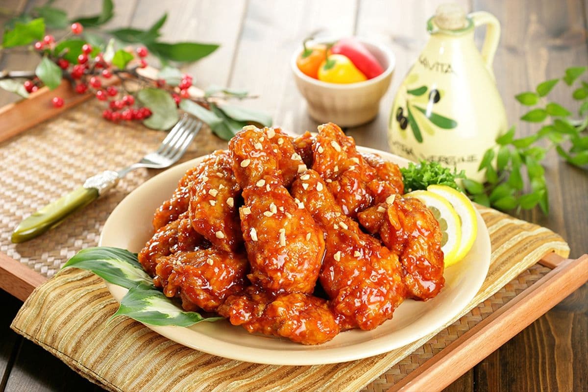 37. Seoul Sweet and Spicy Family Feast (13 pcs Chicken and Fries)