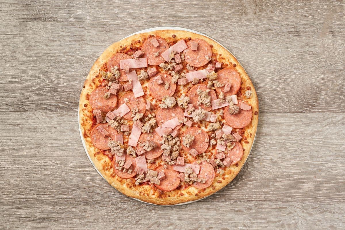 18" Giant Meatzza Pizza