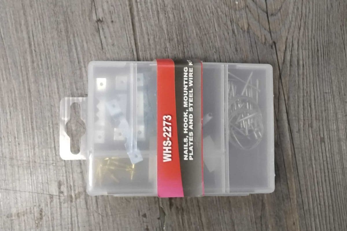 Nails, hooks, mounting plates and steel wire kit.