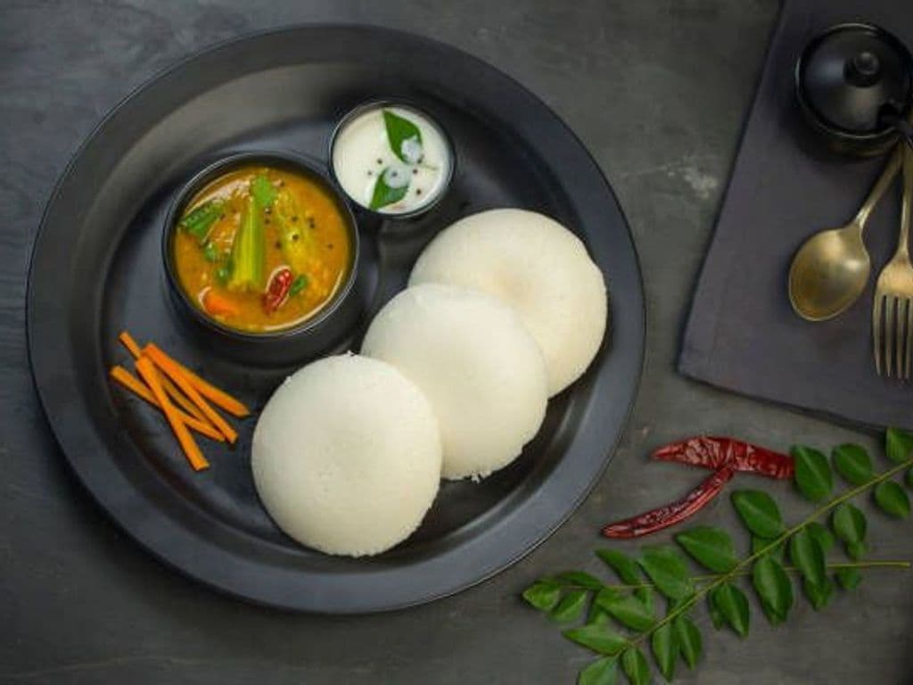 Plain Idli W/ Sambhar & Chutney