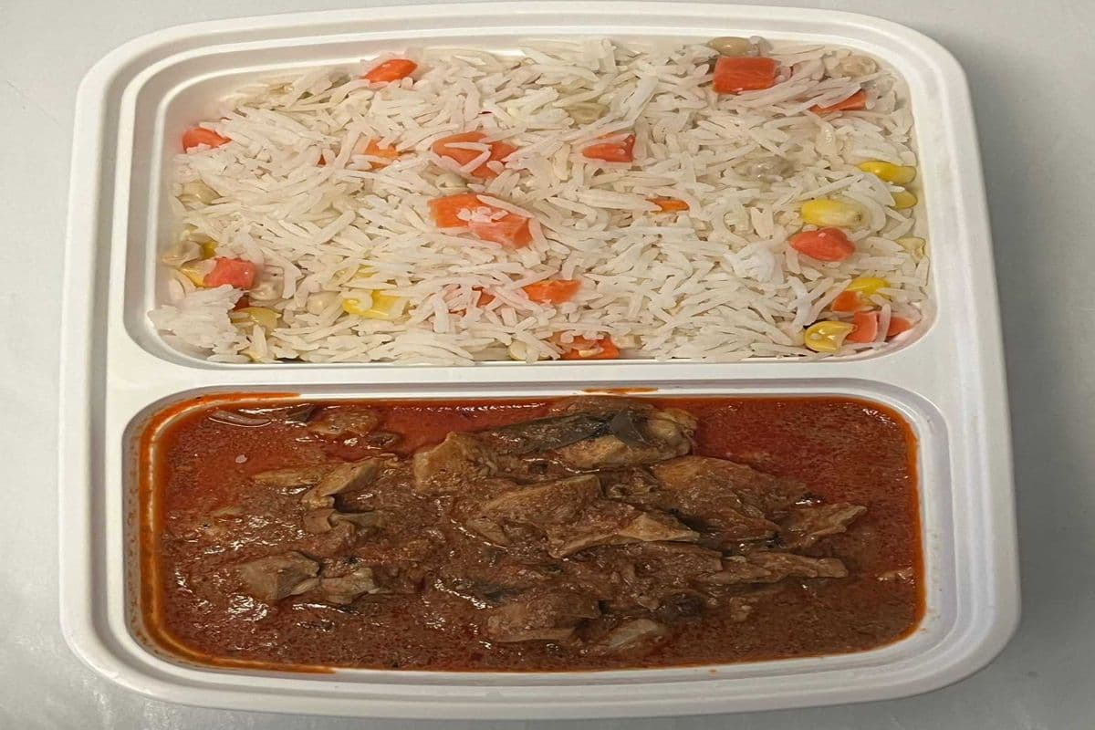 Chicken curry with steam rice