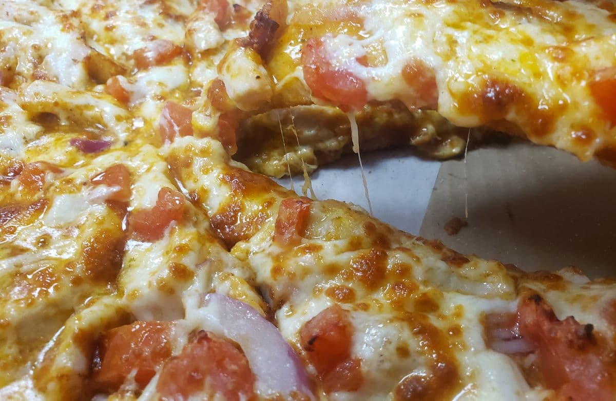 14" Large Butter Chicken Pizza